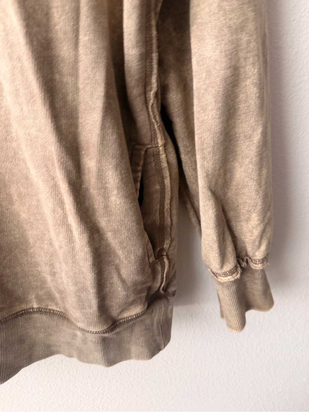 Zenana Front Pocket Acid Washed Raw Edge French Terry Pullover Size L - Picture 4 of 6
